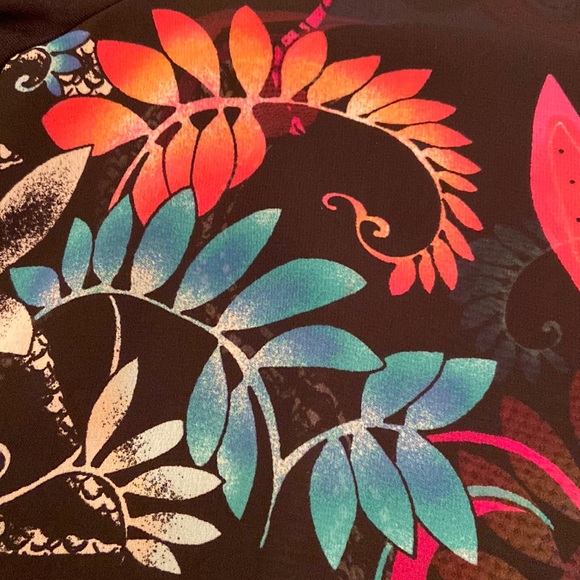 Chico’s like new Floral Tulip Hem long sleeve tunic top - Picture 13 of 16